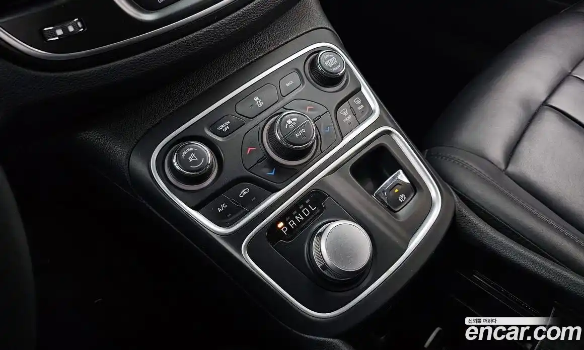 Chrysler 200 2015 2.4 гидро в Москве № 256776, фото 9