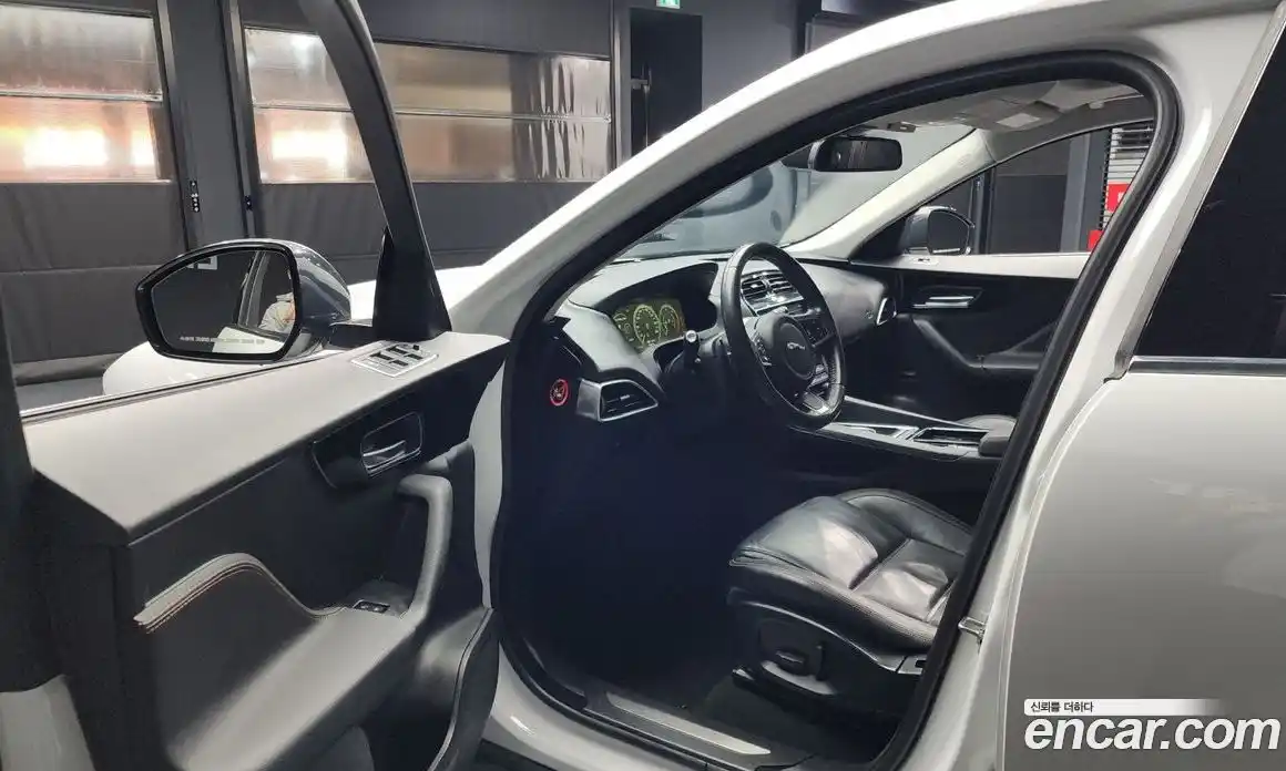 Jaguar F-Pace 2017 2.0 гидро в Москве № 263462, фото 10