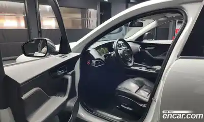 Jaguar F-Pace 2017 2.0 гидро в Москве № 263462, миниатюра 10