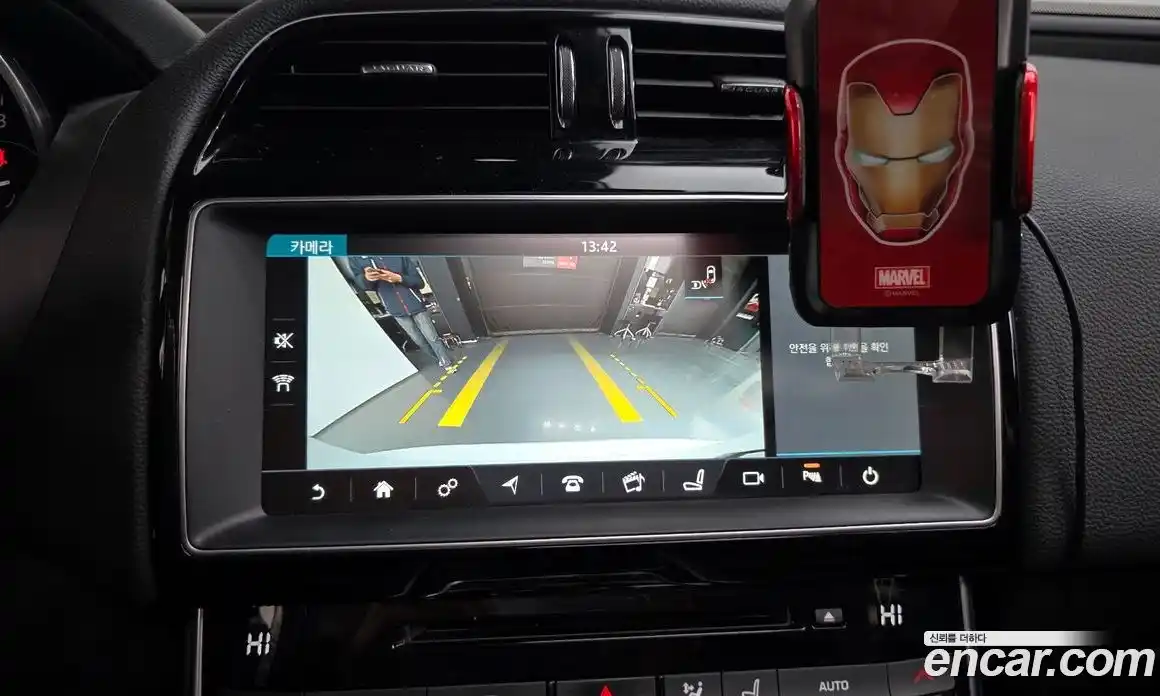 Jaguar XE 2017 2.0 гидро в Москве № 264726, фото 16