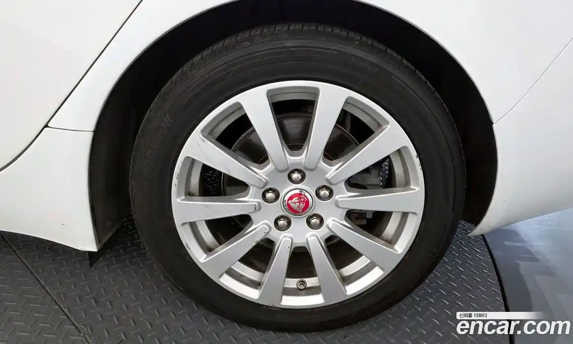 Jaguar XE 2017 2.0 гидро в Москве № 264726, фото 5