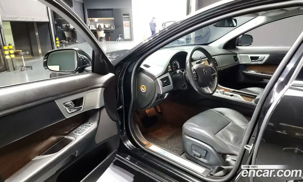 Jaguar XF 2015 2.2 гидро в Москве № 335775, фото 10
