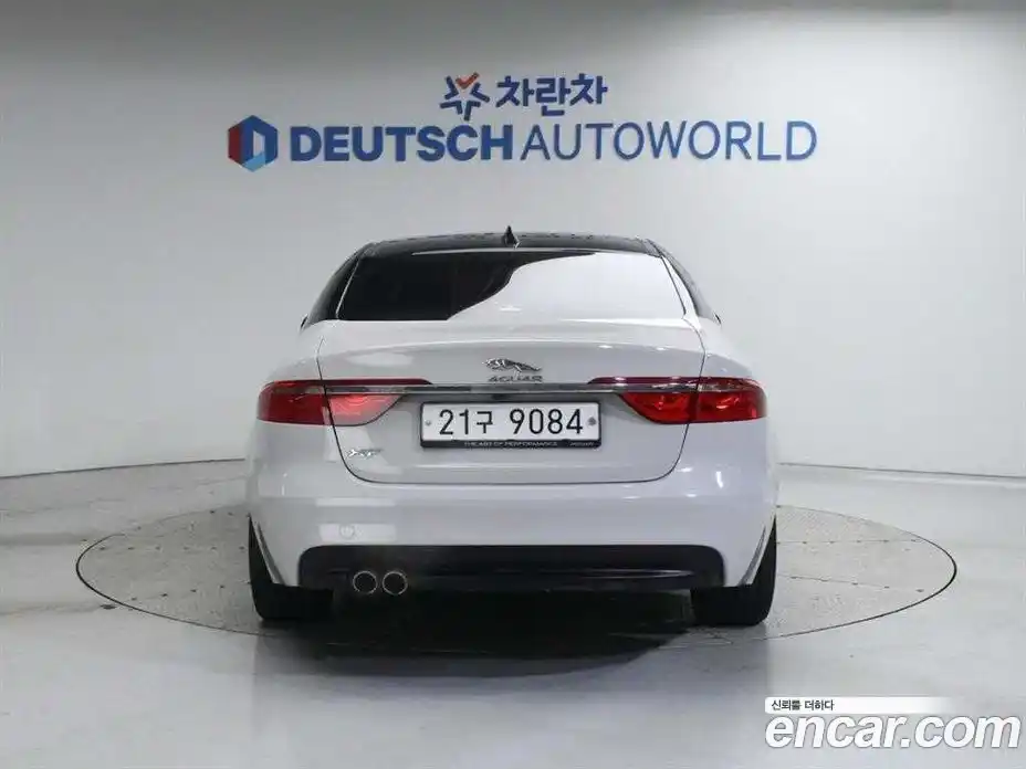 Jaguar XF 2017 2.0 гидро в Москве № 386434, фото 4
