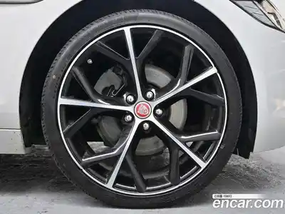 Jaguar XF 2017 2.0 гидро в Москве № 386434, миниатюра 5