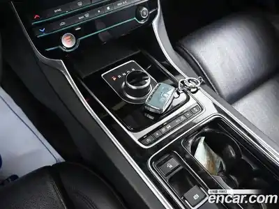 Jaguar XF 2017 2.0 гидро в Москве № 386434, миниатюра 9