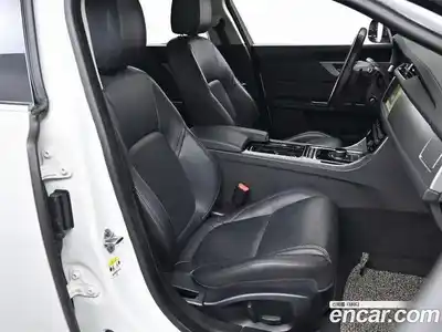 Jaguar XF 2017 2.0 гидро в Москве № 386434, миниатюра 10