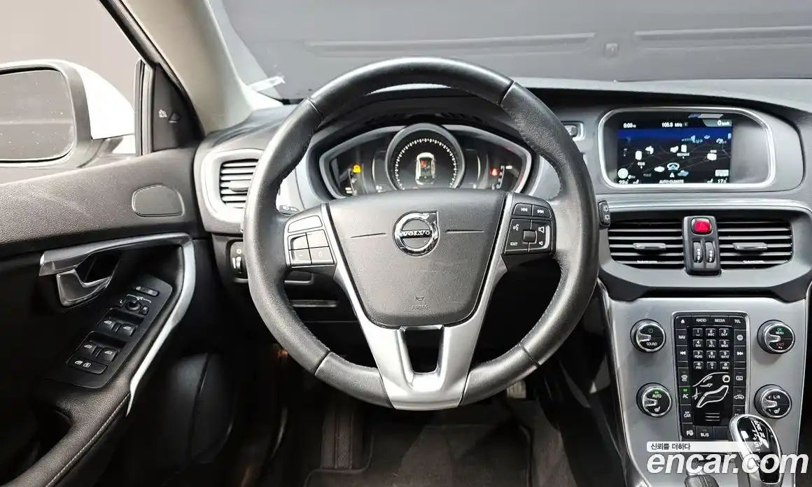 Volvo V40 2017 2.0 гидро в Москве № 724006, фото 13