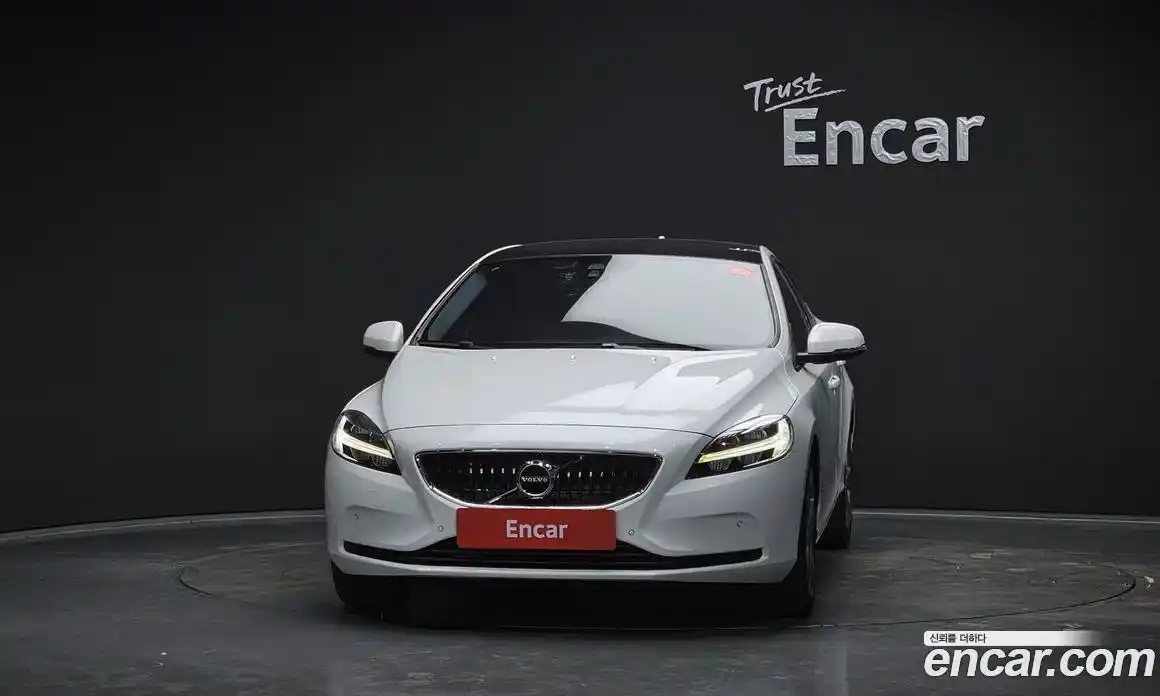 Volvo V40 2017 2.0 гидро в Москве № 724006, фото 3