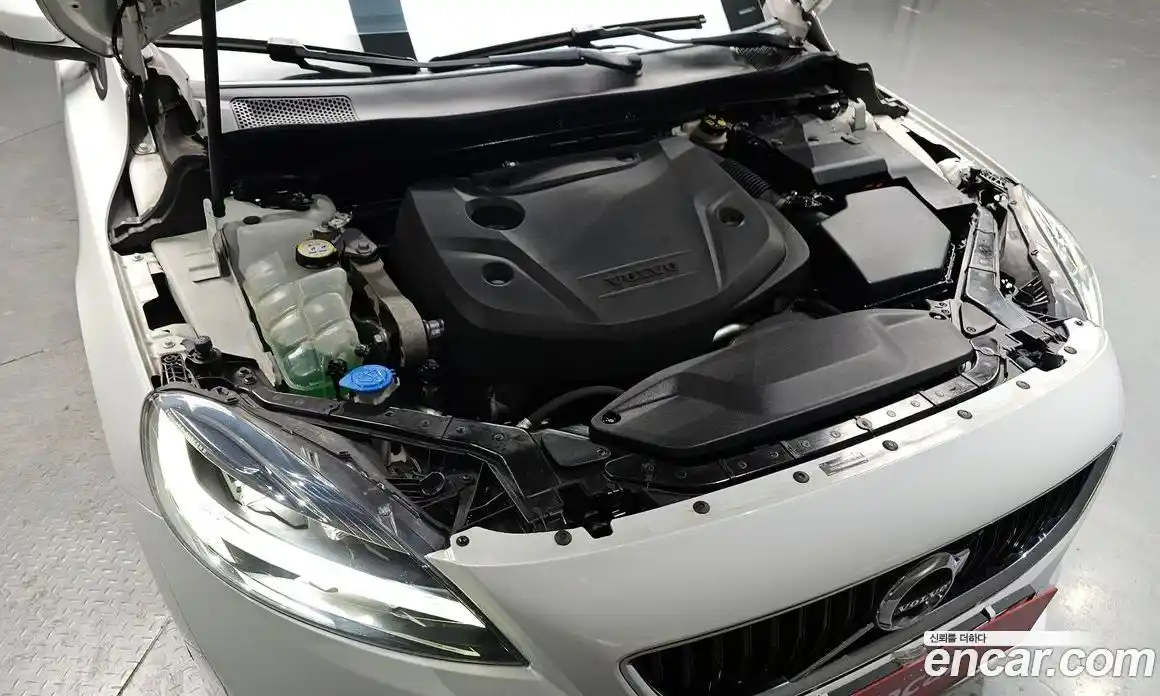 Volvo V40 2017 2.0 гидро в Москве № 724006, фото 6