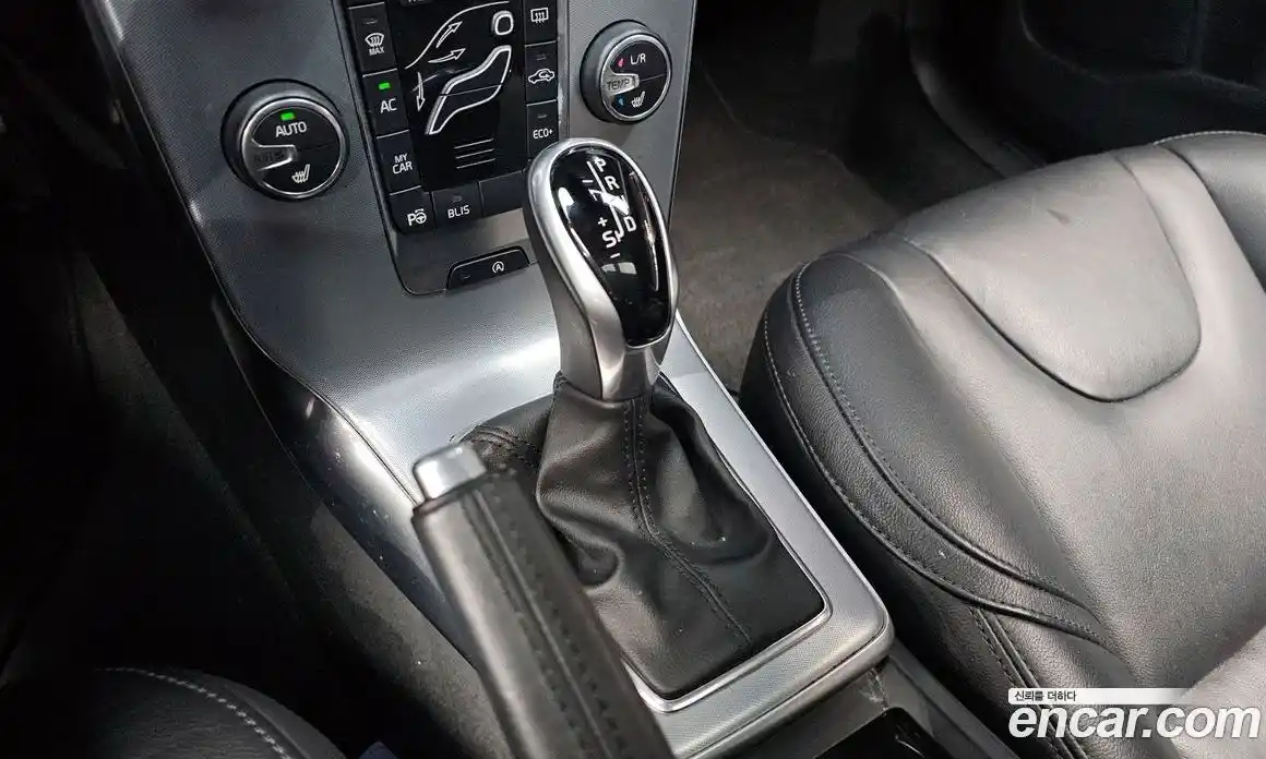 Volvo V40 2017 2.0 гидро в Москве № 724006, фото 9