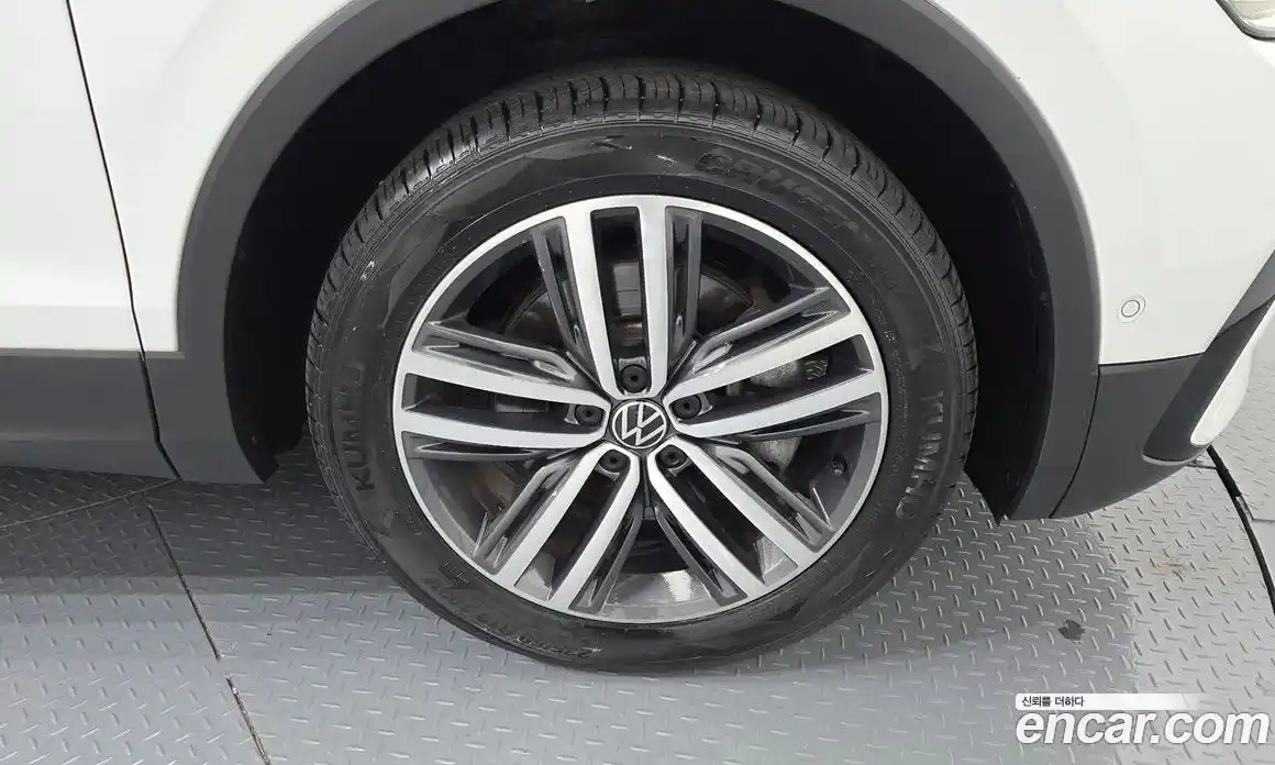Volkswagen Tiguan 2022 2.0 гидро в Москве № 826155, фото 5