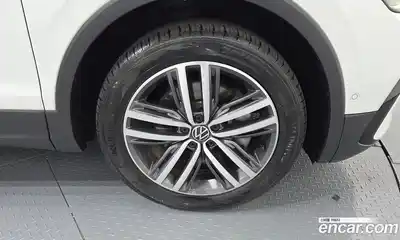 Volkswagen Tiguan 2022 2.0 гидро в Москве № 826155, миниатюра 5