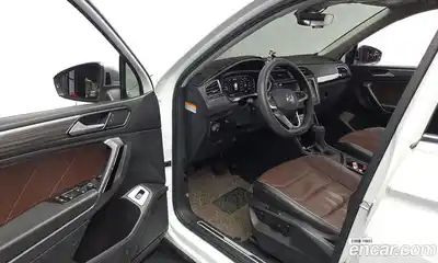 Volkswagen Tiguan 2022 2.0 гидро в Москве № 826155, миниатюра 10