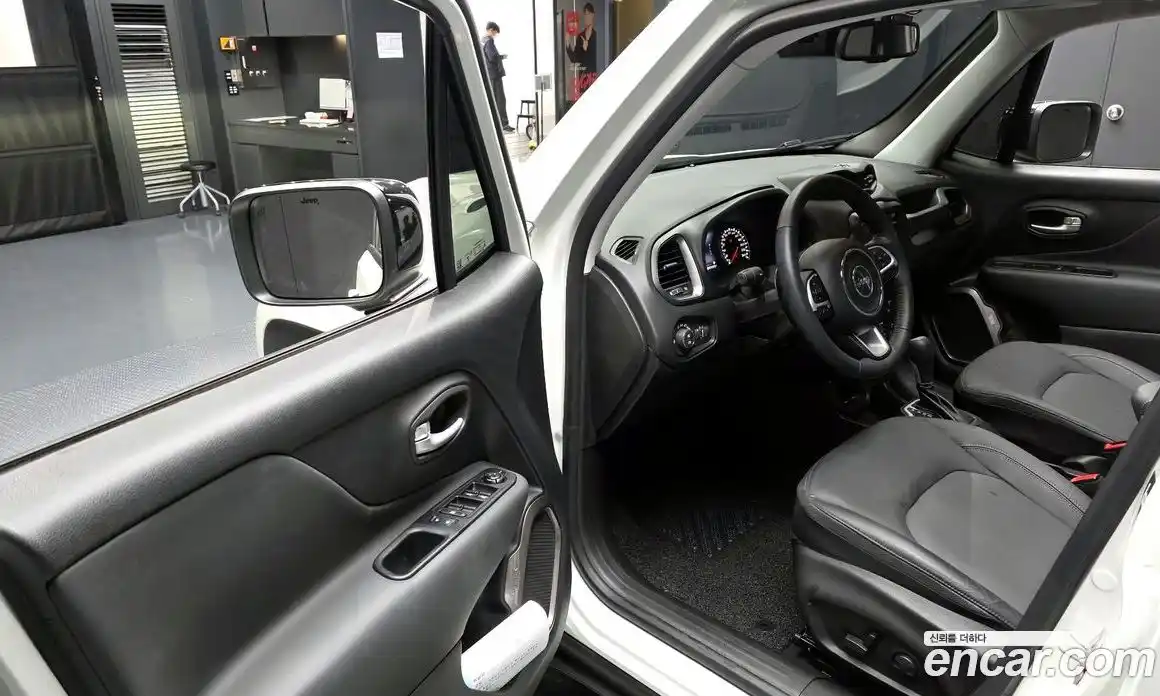 Jeep Renegade 2023 1.3 гидро в Москве № 896423, фото 11