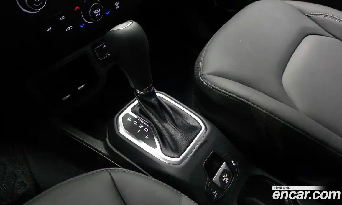 Jeep Renegade 2023 1.3 гидро в Москве № 896423, фото 9