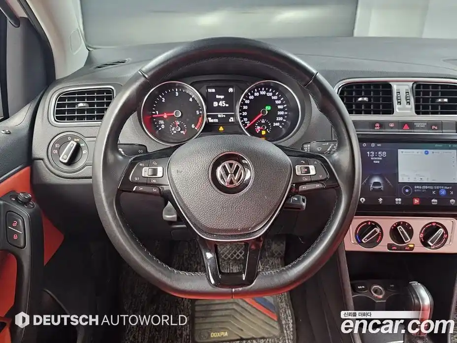 Volkswagen Polo 2015 1.4 гидро в Москве № 976165, фото 13