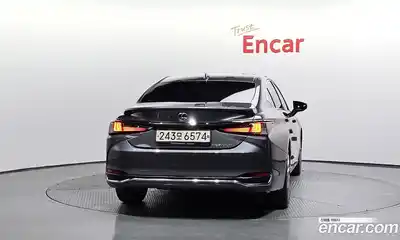 Lexus ES 2023 2.5 гидро в Москве № 168138, миниатюра 4