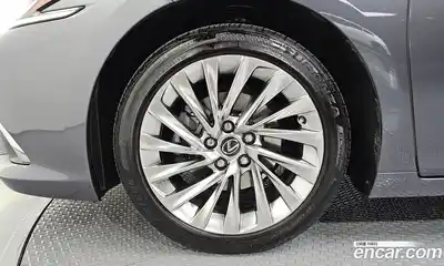 Lexus ES 2023 2.5 гидро в Москве № 168138, миниатюра 5