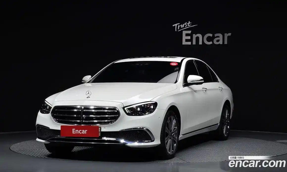 Mercedes-Benz E-Class 2022 2.0 гидро, фото 1