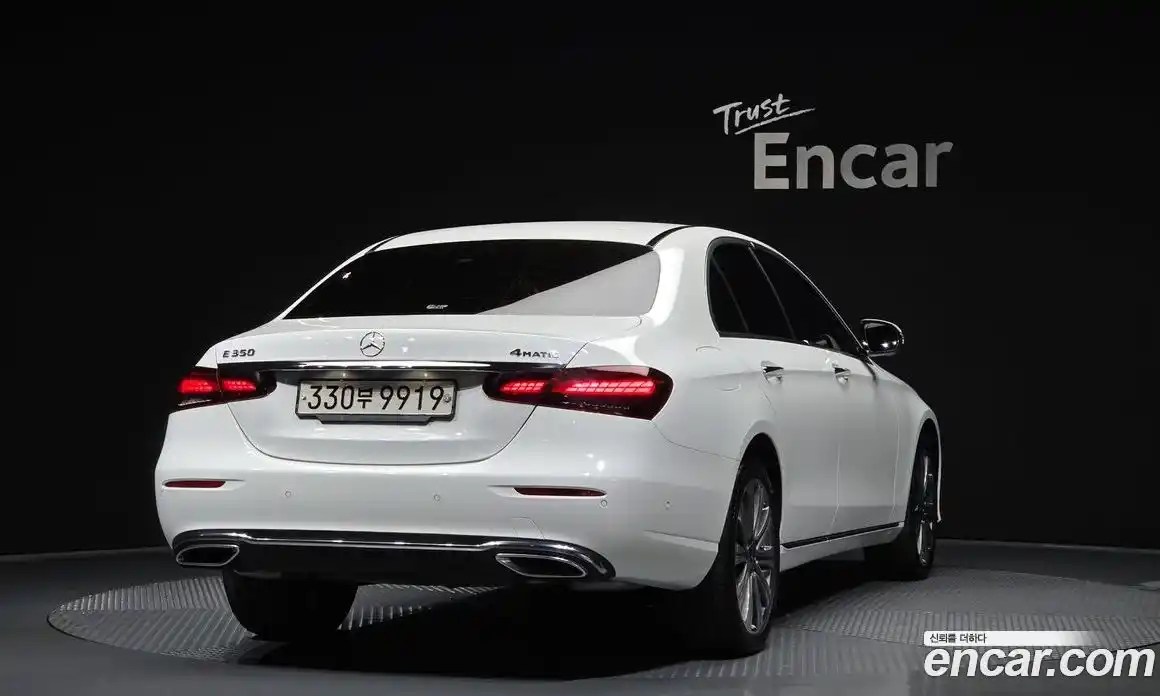 Mercedes-Benz E-Class 2022 2.0 гидро, фото 2
