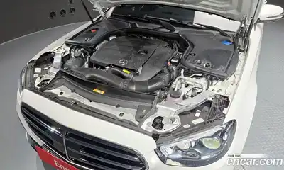 Mercedes-Benz E-Class 2022 2.0 гидро, миниатюра 6