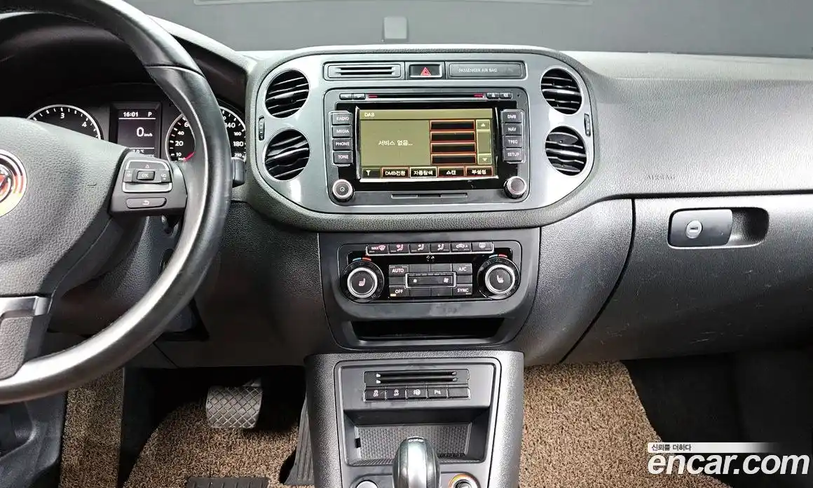 Volkswagen Tiguan 2015 2.0 гидро в Москве № 215352, фото 14