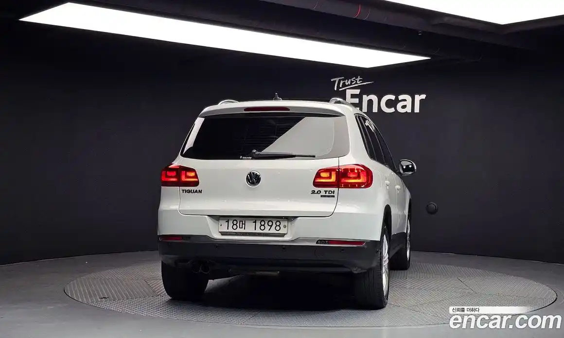Volkswagen Tiguan 2015 2.0 гидро в Москве № 215352, фото 4