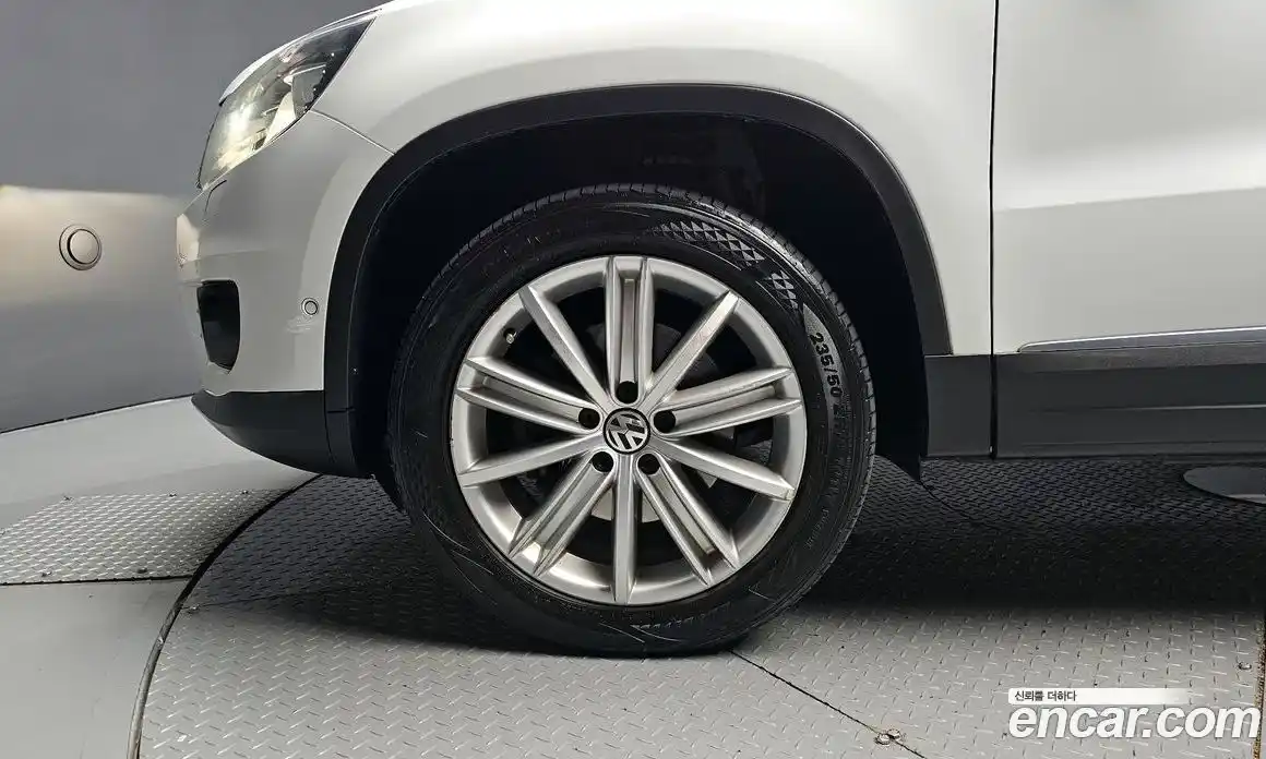 Volkswagen Tiguan 2015 2.0 гидро в Москве № 215352, фото 5