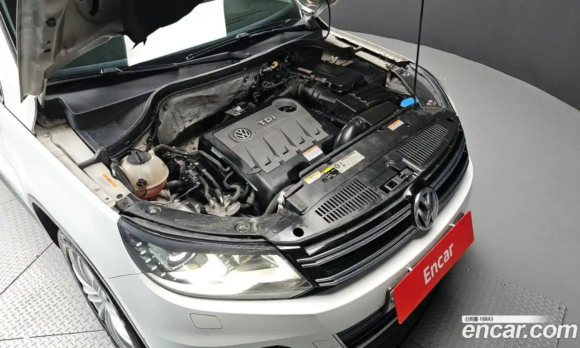Volkswagen Tiguan 2015 2.0 гидро в Москве № 215352, фото 6