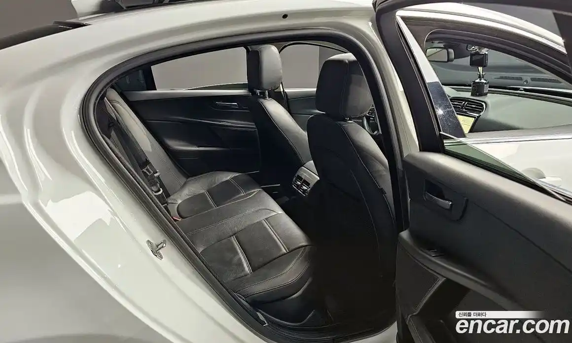 Jaguar XE 2018 2.0 гидро в Москве № 240481, фото 12
