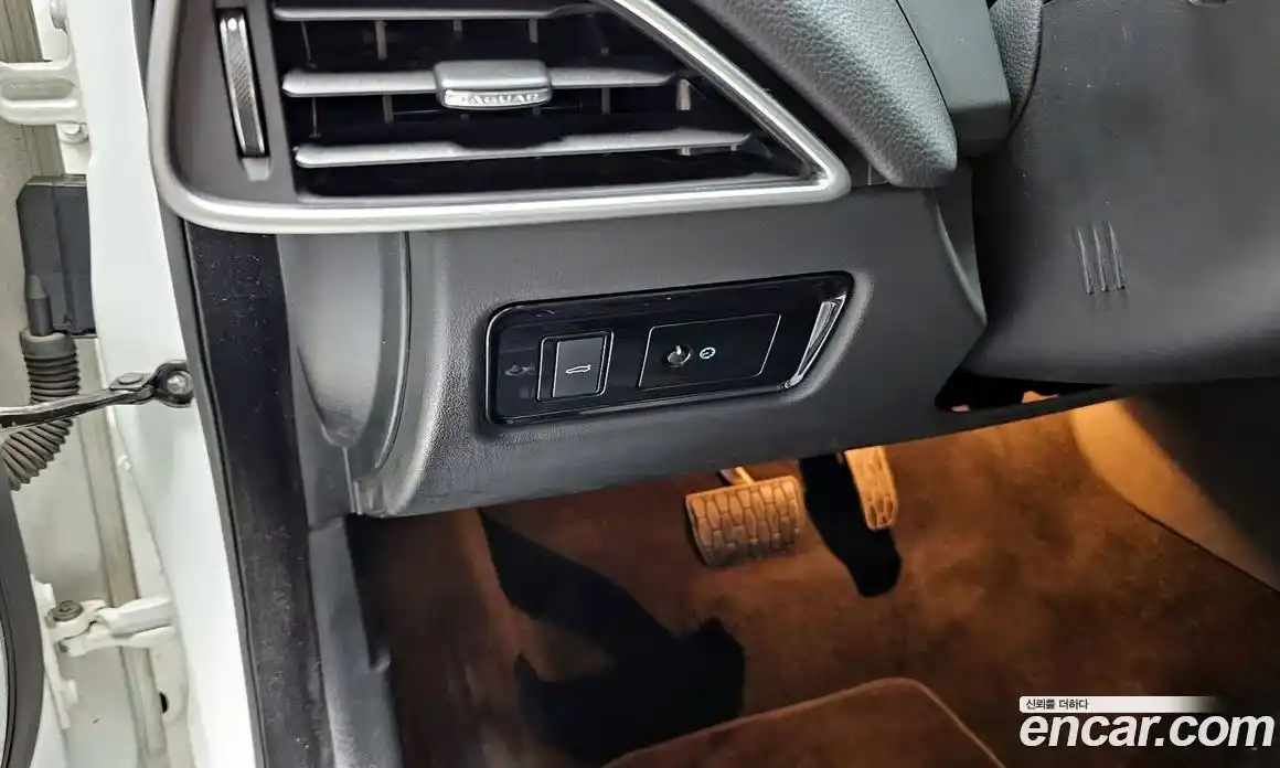 Jaguar XE 2018 2.0 гидро в Москве № 240481, фото 17