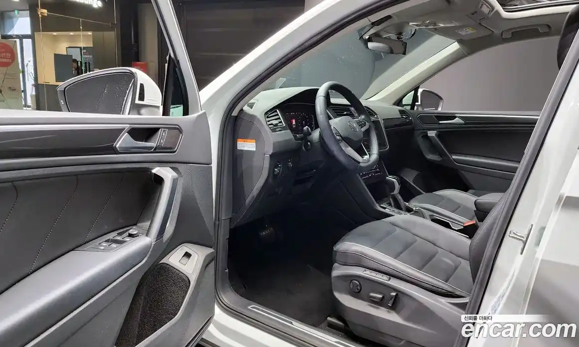 Volkswagen Tiguan 2023 2.0 гидро в Москве № 357660, фото 11