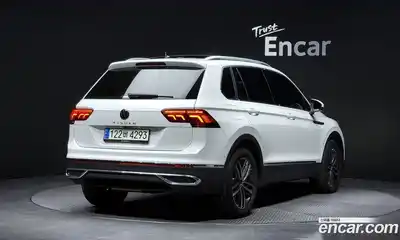 Volkswagen Tiguan 2023 2.0 гидро в Москве № 357660, миниатюра 2