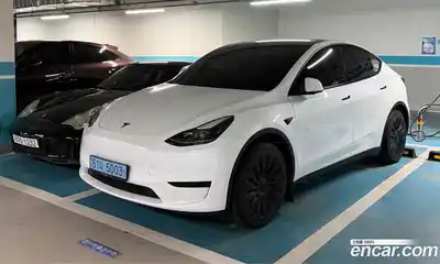 Tesla Model Y, 2023