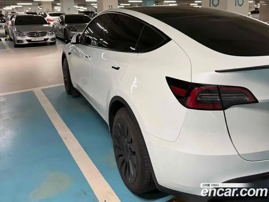 Tesla Model Y 2023 2.0 гидро в Москве № 423292, фото 2