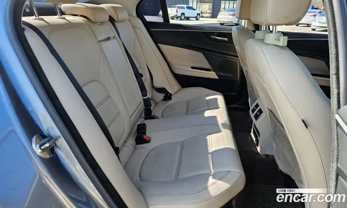 Jaguar XE 2016 2.0 гидро в Москве № 897209, фото 12