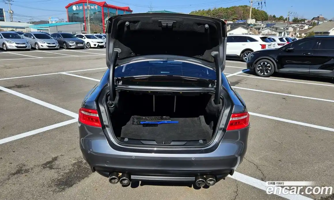 Jaguar XE 2016 2.0 гидро в Москве № 897209, фото 20