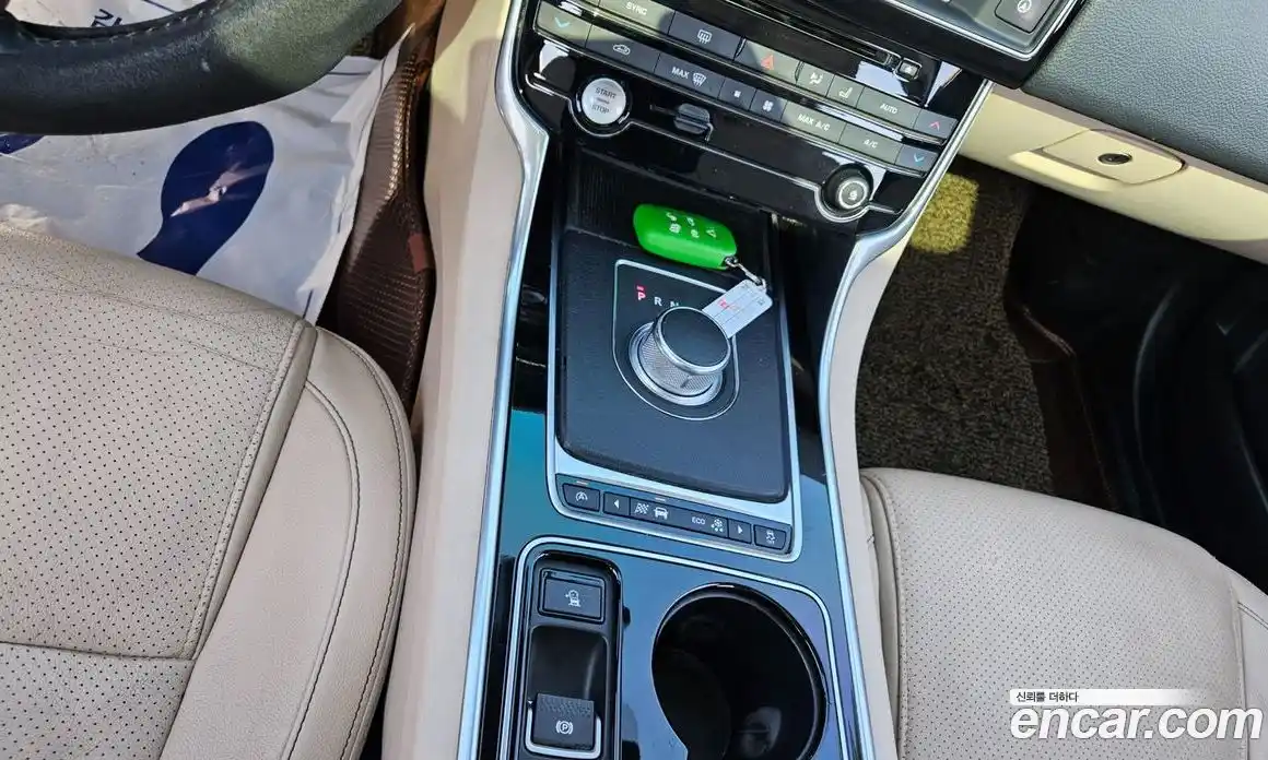 Jaguar XE 2016 2.0 гидро в Москве № 897209, фото 9