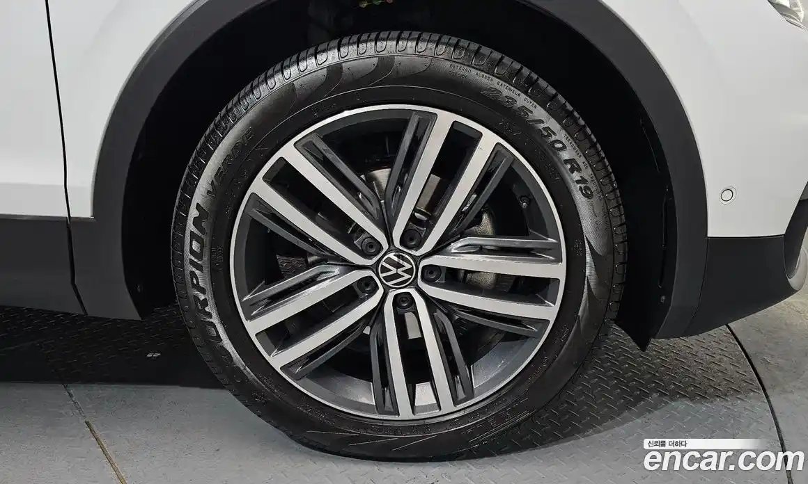 Volkswagen Tiguan 2024 2.0 гидро в Москве № 976018, фото 5