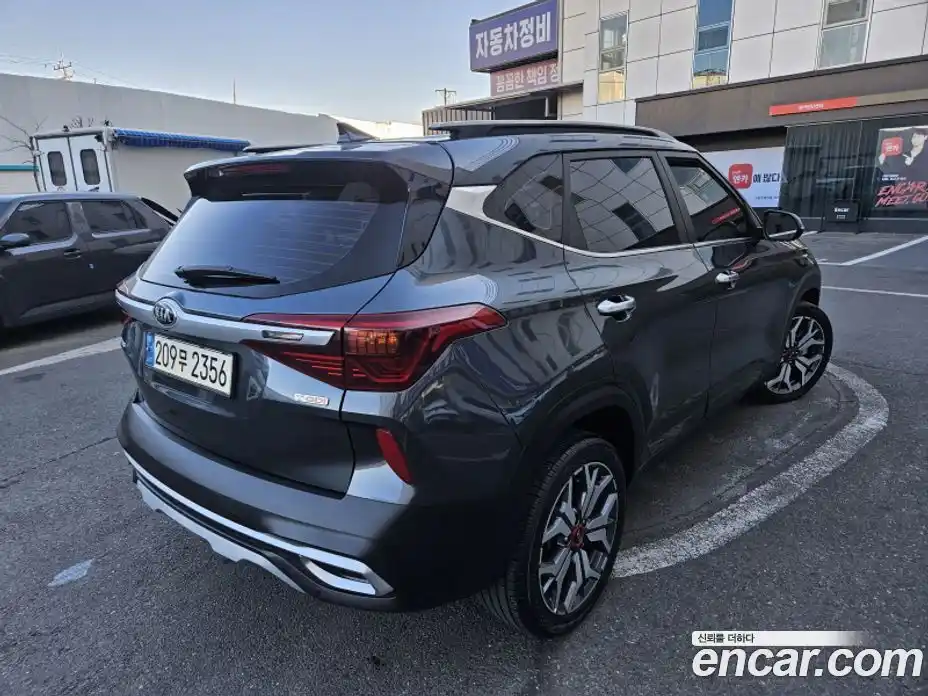Kia Seltos 2021 1.6 Автомат в Москве № 1066011, фото 6