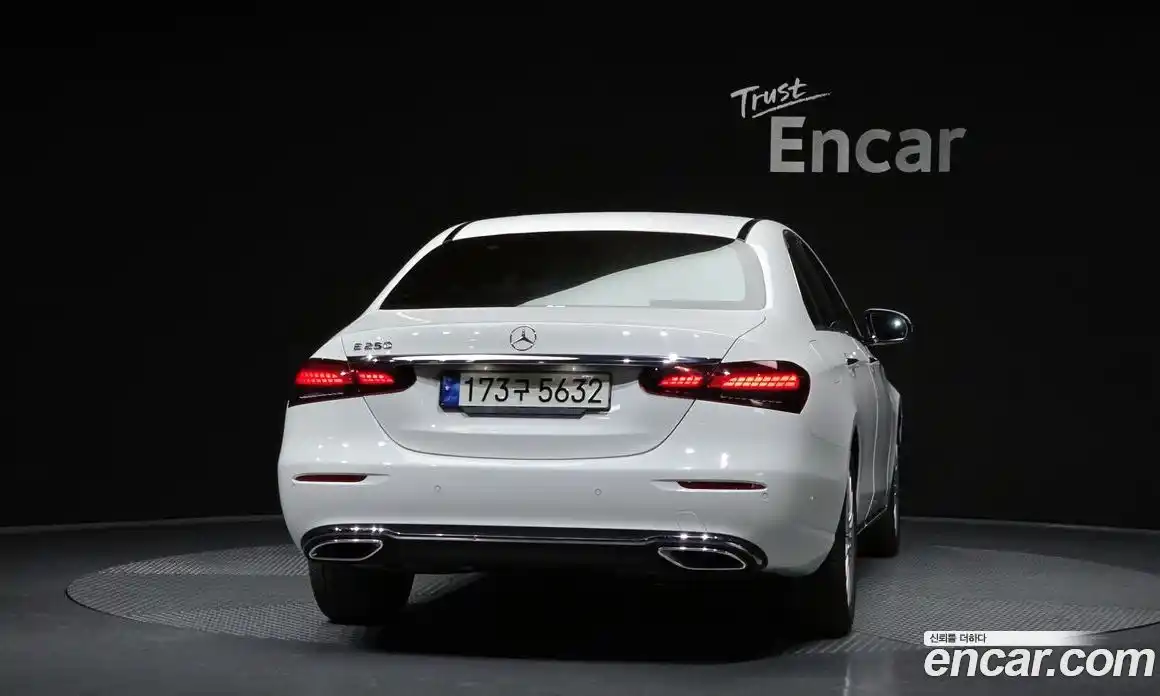 Mercedes-Benz E-Class 2021 2.0 гидро в Москве, фото 4