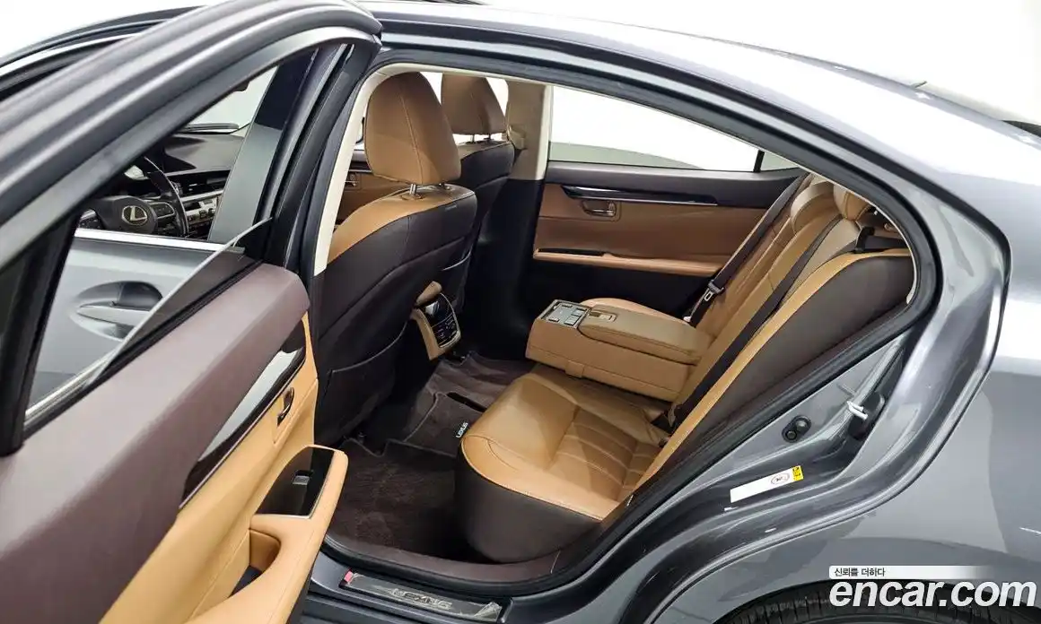 Lexus ES 2018 2.5 гидро в Москве № 168122, фото 12