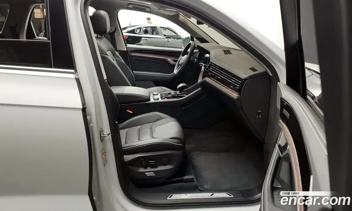 Volkswagen Touareg 2024 3.0 гидро в Москве № 168455, фото 11