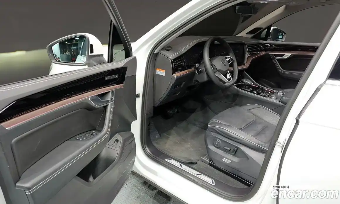 Volkswagen Touareg 2024 3.0 гидро в Москве № 168455, фото 10