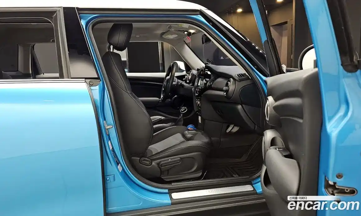Mini Cooper 2019 1.5 гидро в Москве № 187656, фото 11