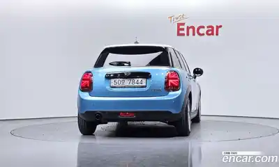 Mini Cooper 2019 1.5 гидро в Москве № 187656, миниатюра 4