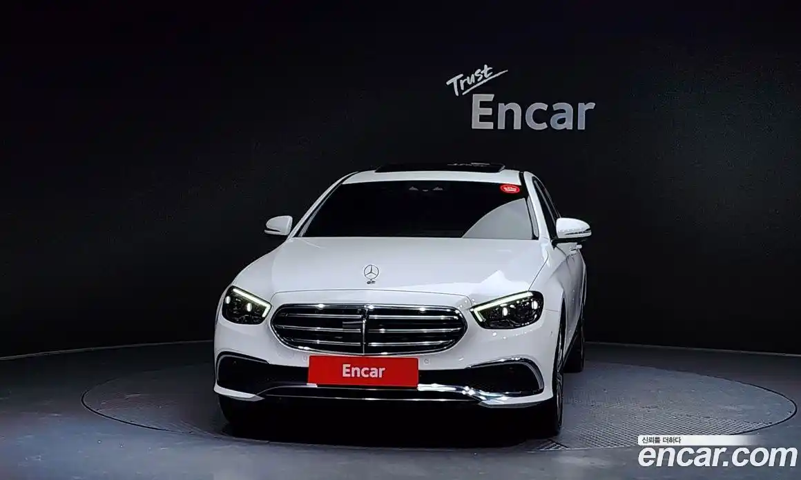 Mercedes-Benz E-Class 2023 2.0 гидро в Москве № 205158, фото 3