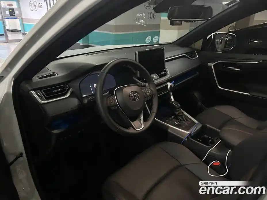 Toyota RAV4 2025 2.5 гидро в Москве № 215571, фото 12