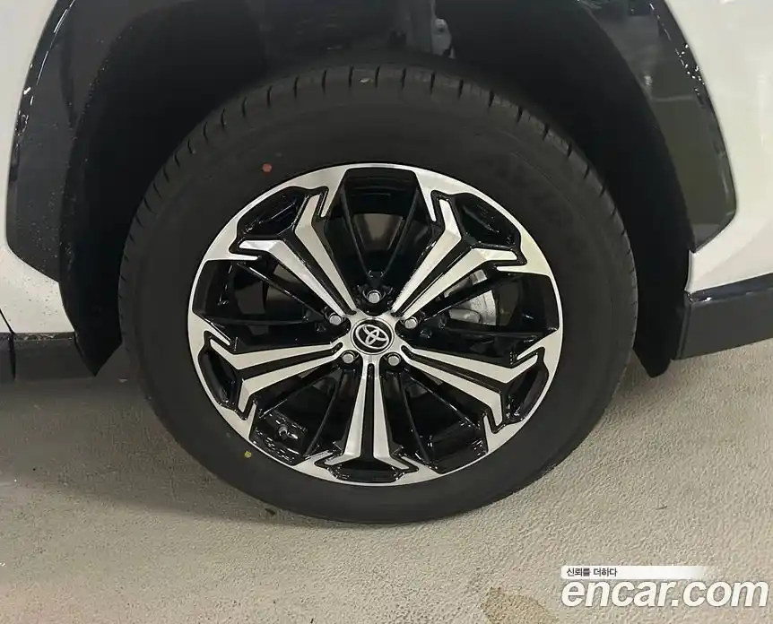 Toyota RAV4 2025 2.5 гидро в Москве № 215571, фото 8