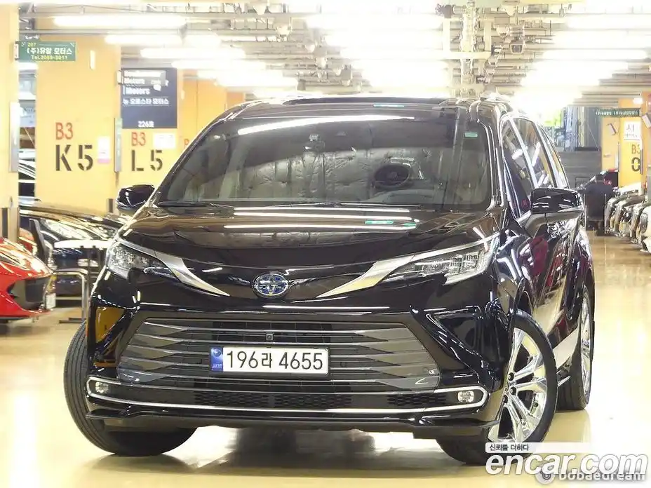 Toyota Sienna 2023 2.5 гидро в Москве № 215635, фото 3
